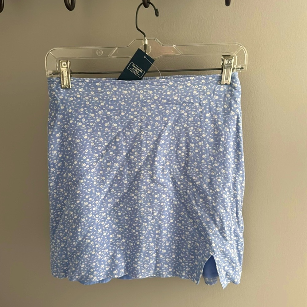 Abercrombie soft floral skirt